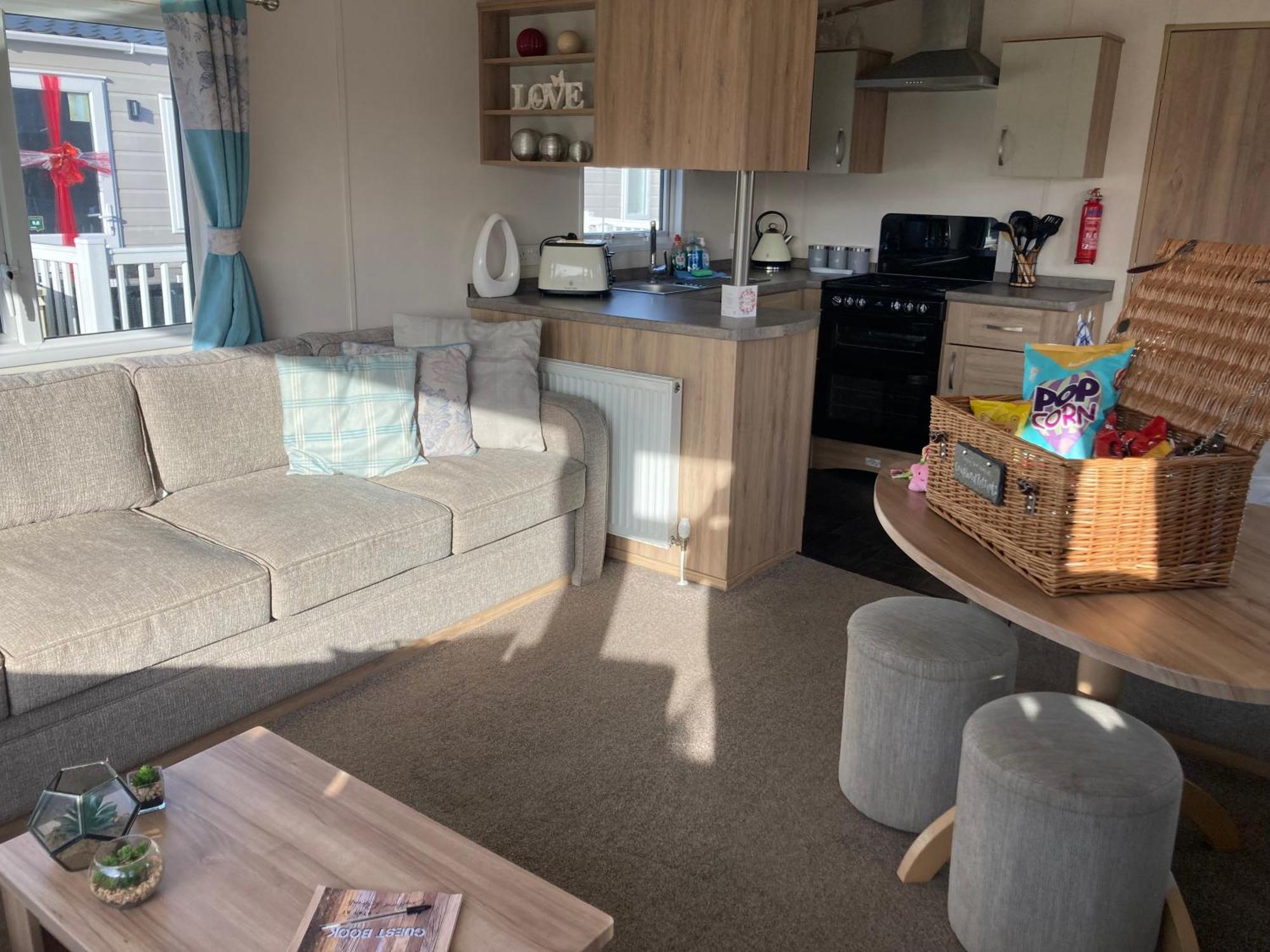 Luxury Pet Friendly Hot Tub Breaks At Tattershall Holiday home *