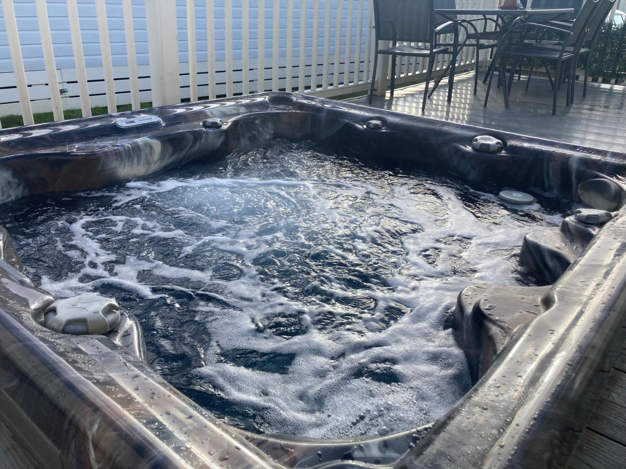 Luxury Pet Friendly Hot Tub Breaks At Tattershall Lincoln