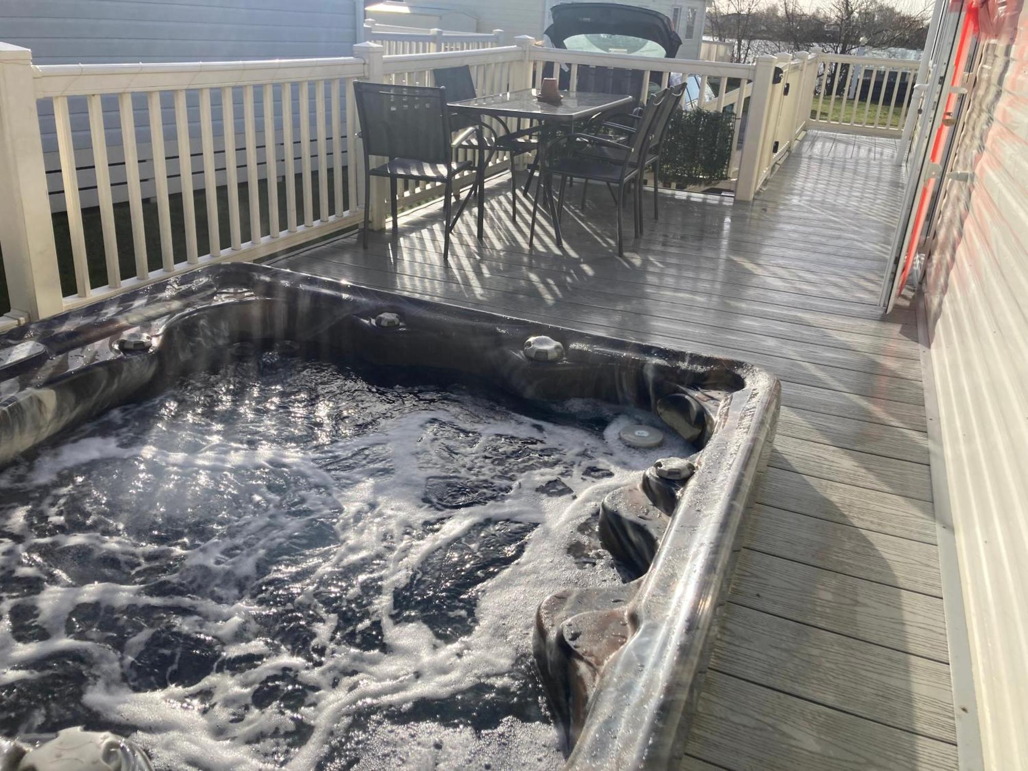 Luxury Pet Friendly Hot Tub Breaks At Tattershall *