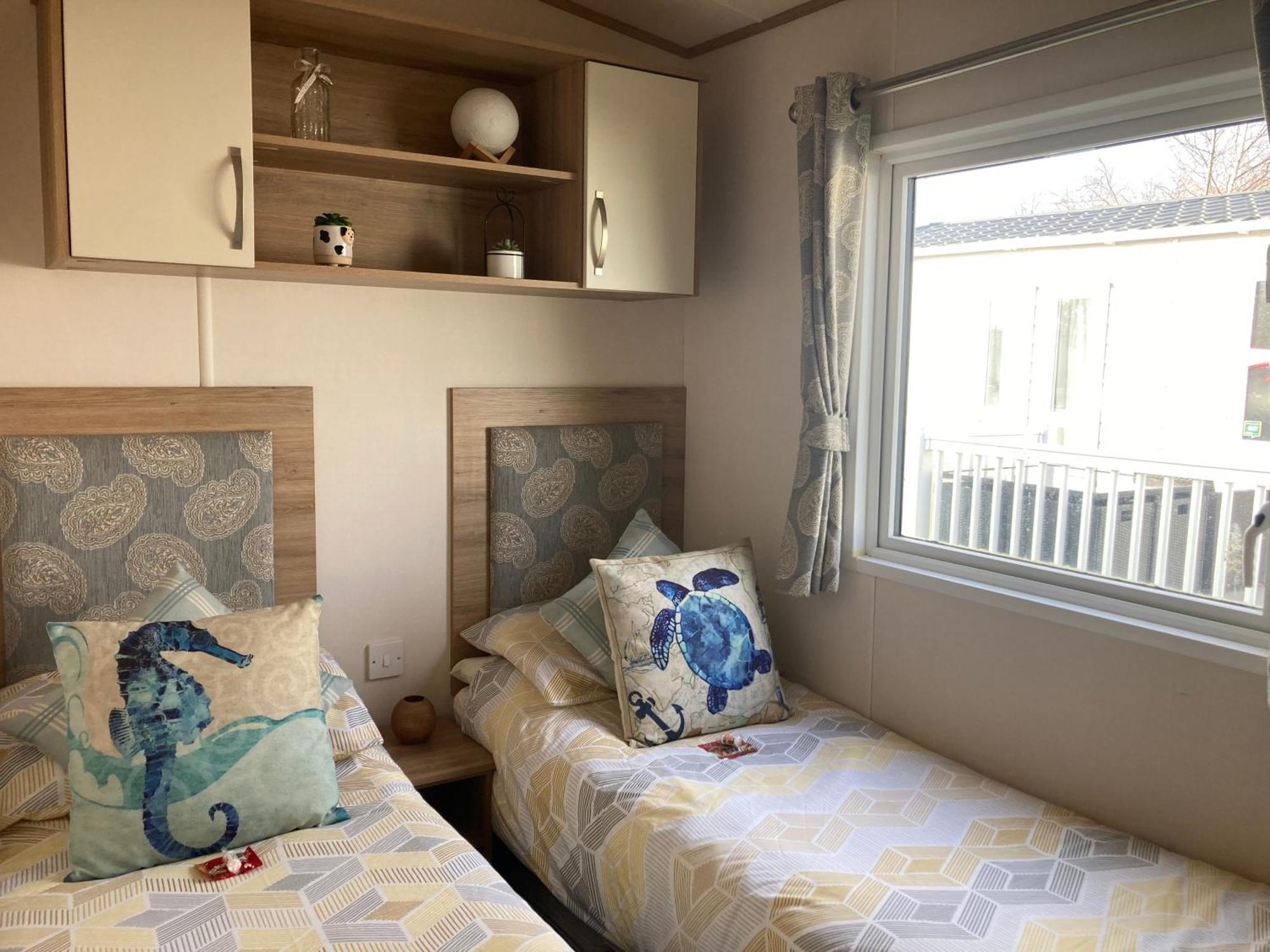 Luxury Pet Friendly Hot Tub Breaks At Tattershall * Lincoln