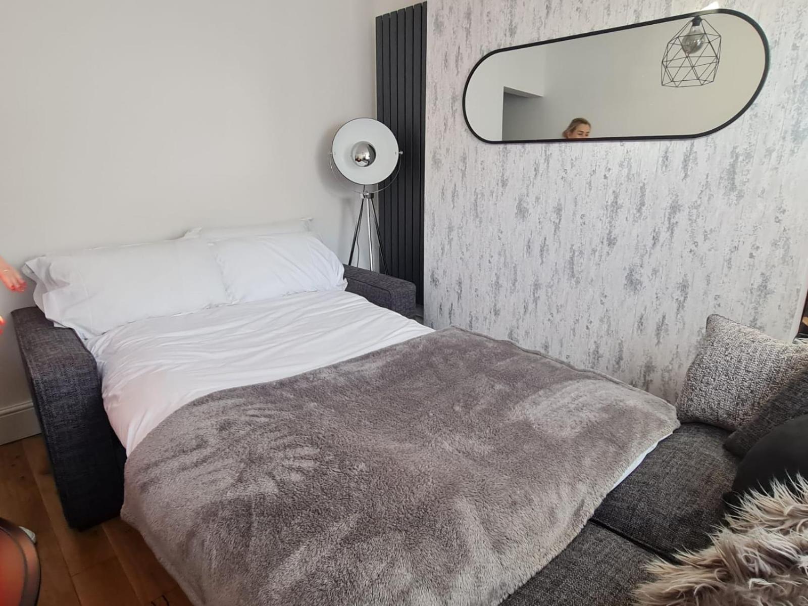 Centrally Located In Of Idas Place - Two Bedrooms Each With A Kingsize Bed