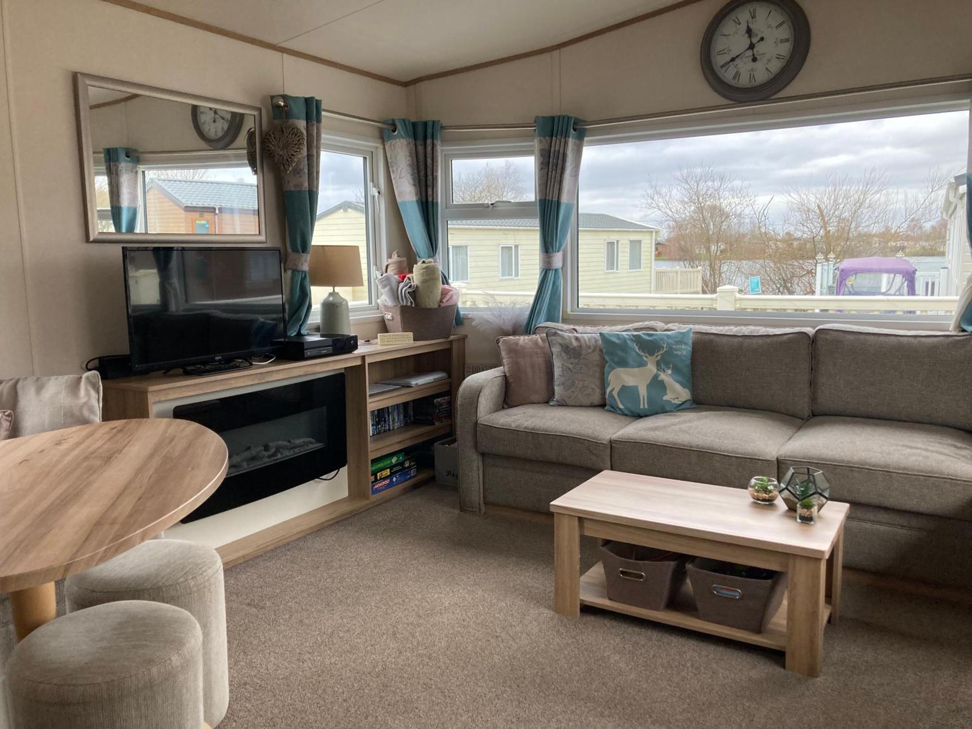 Luxury Pet Friendly Hot Tub Breaks At Tattershall * Lincoln