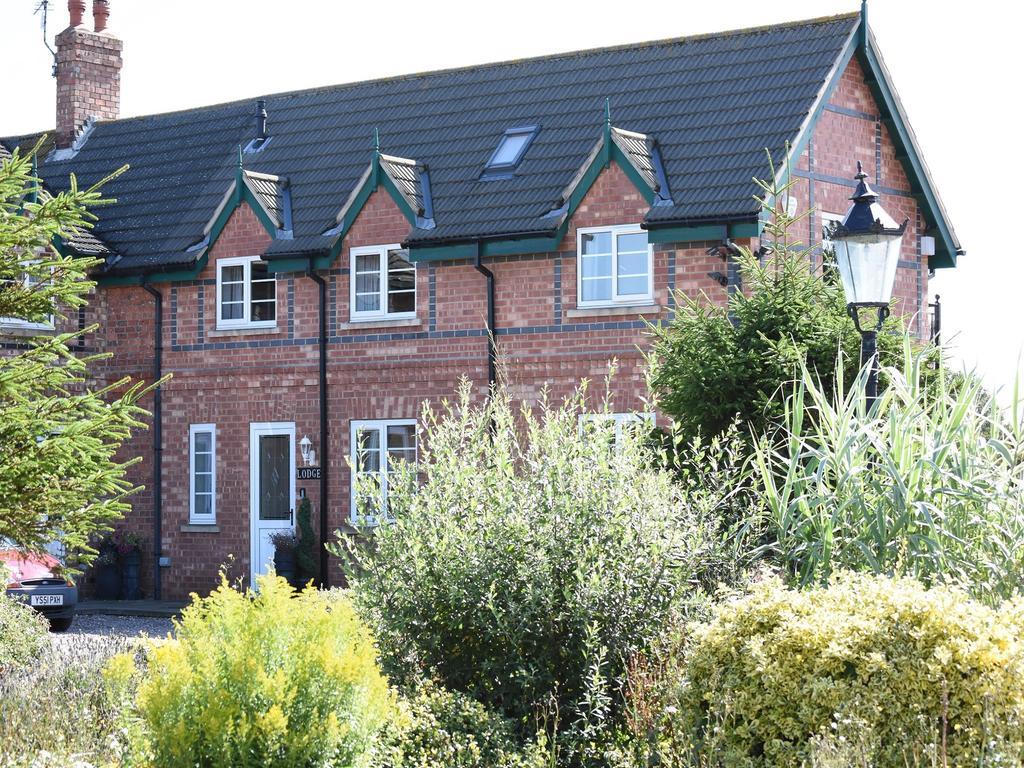 Retreat With Private Hot Tub Holiday home *