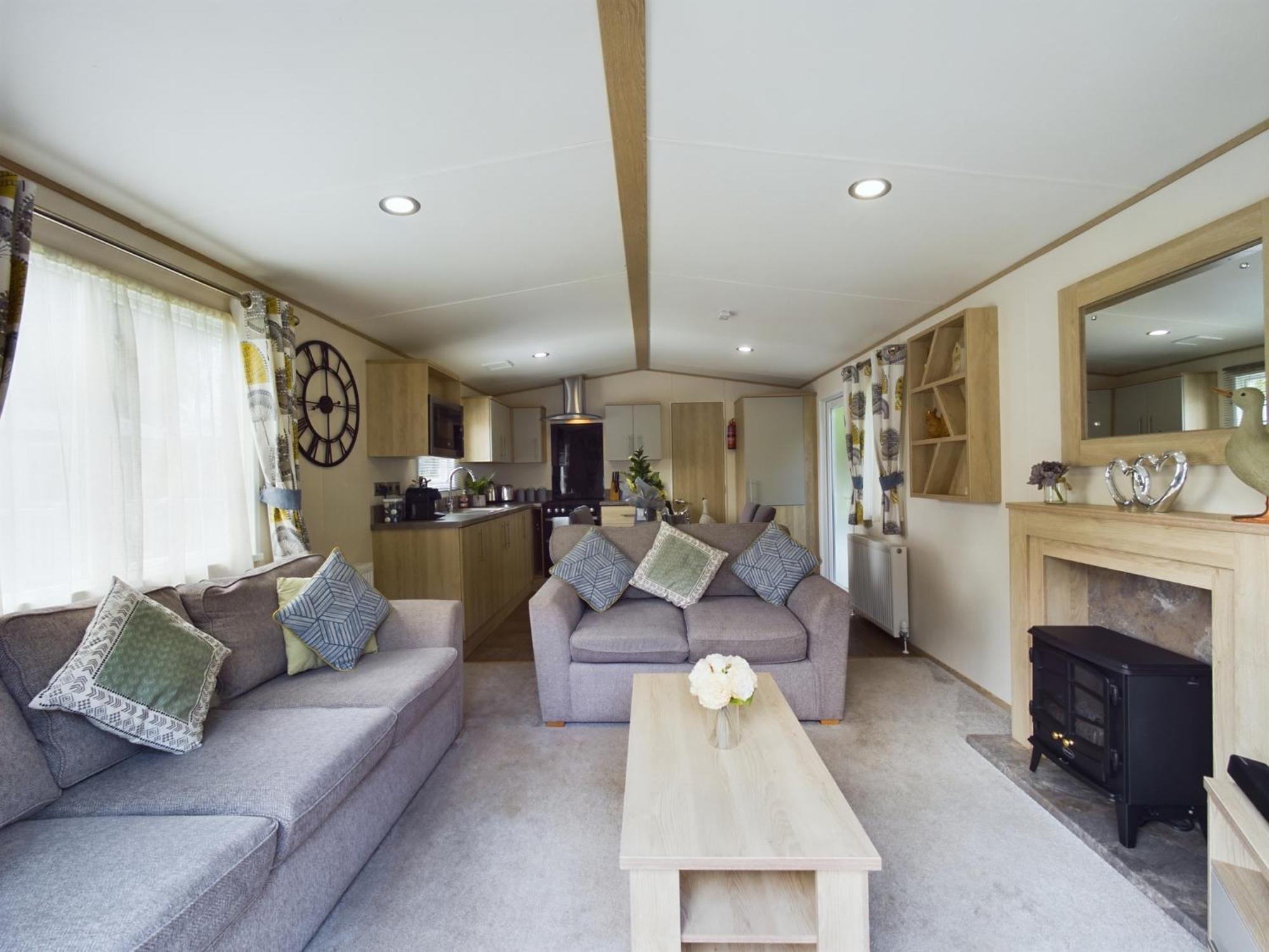 Tattershall Lakes Mini Breaks - The Avenue *