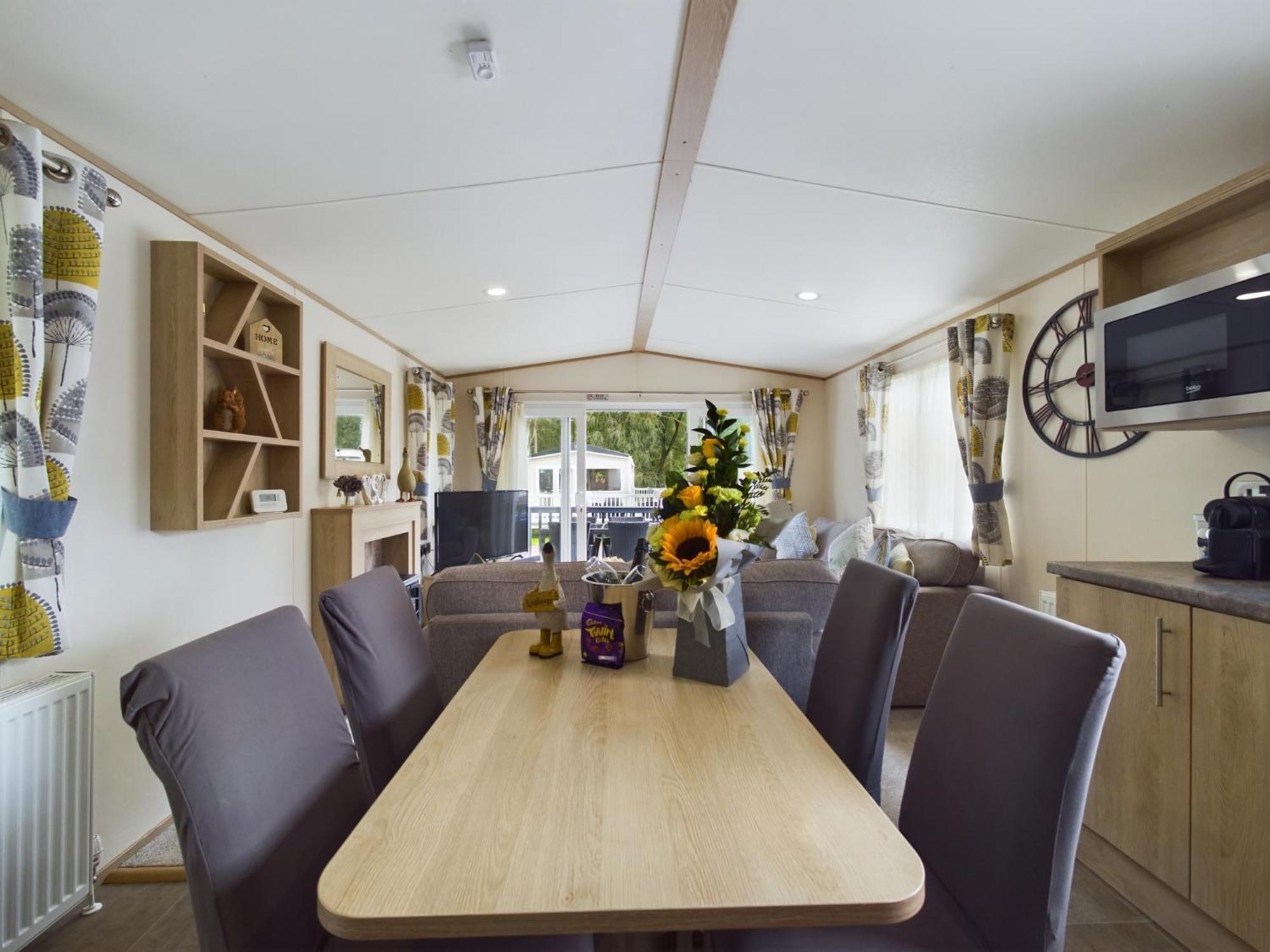 Tattershall Lakes Mini Breaks - The Avenue Holiday home