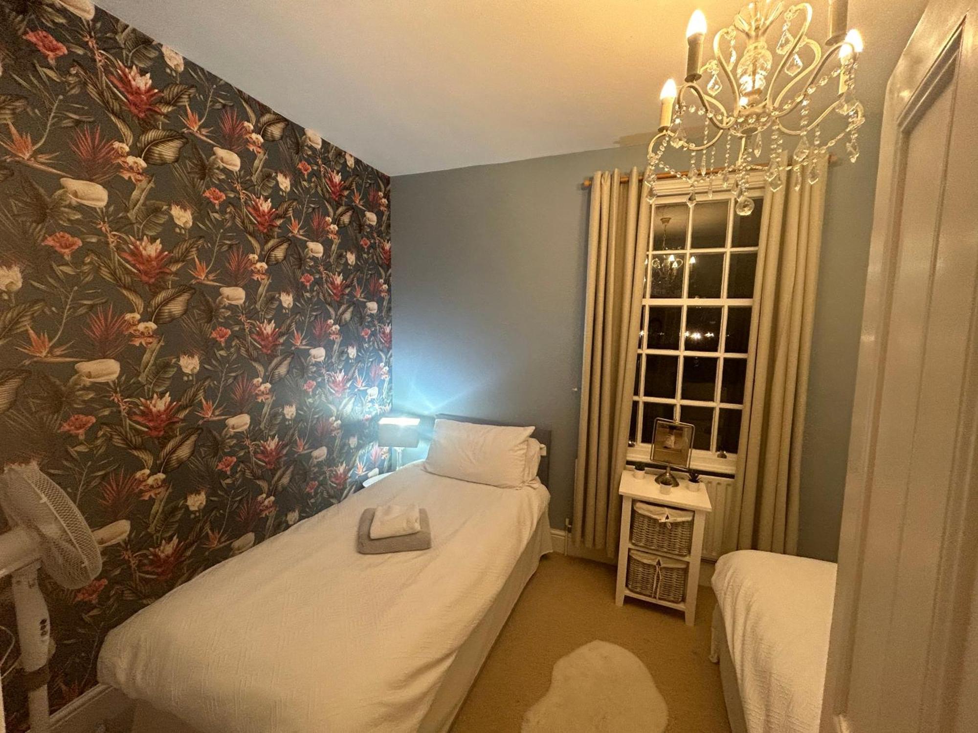 Holiday home Choristers Mews: Luxury A Stones Throw From The Cathedral!