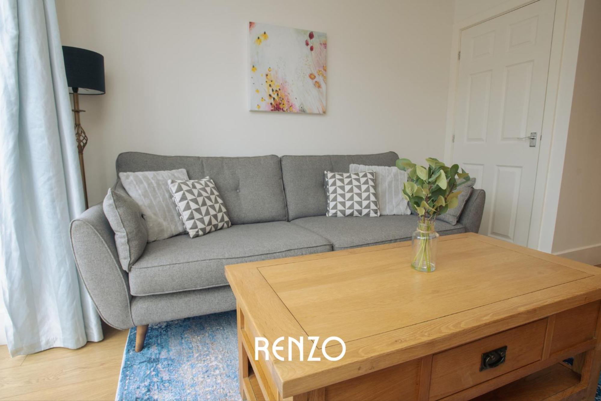 Apartment Sentimental And Homely 3-bed In By Renzo, Amazing Location, Close To Cathedral And Castle!