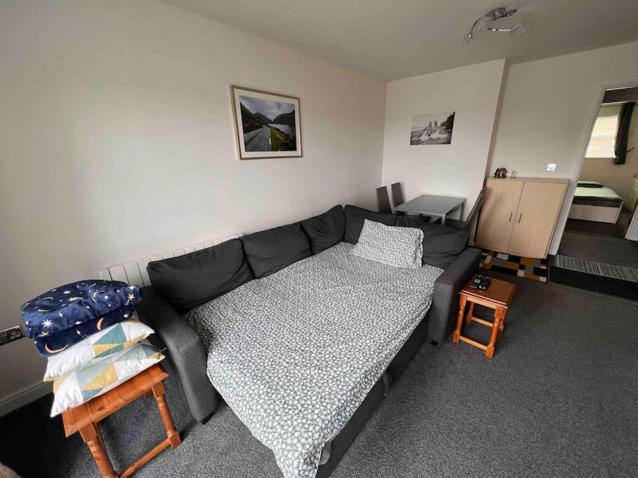 Apartment View Sleeps 4 Balcony Self Check-in Lincoln