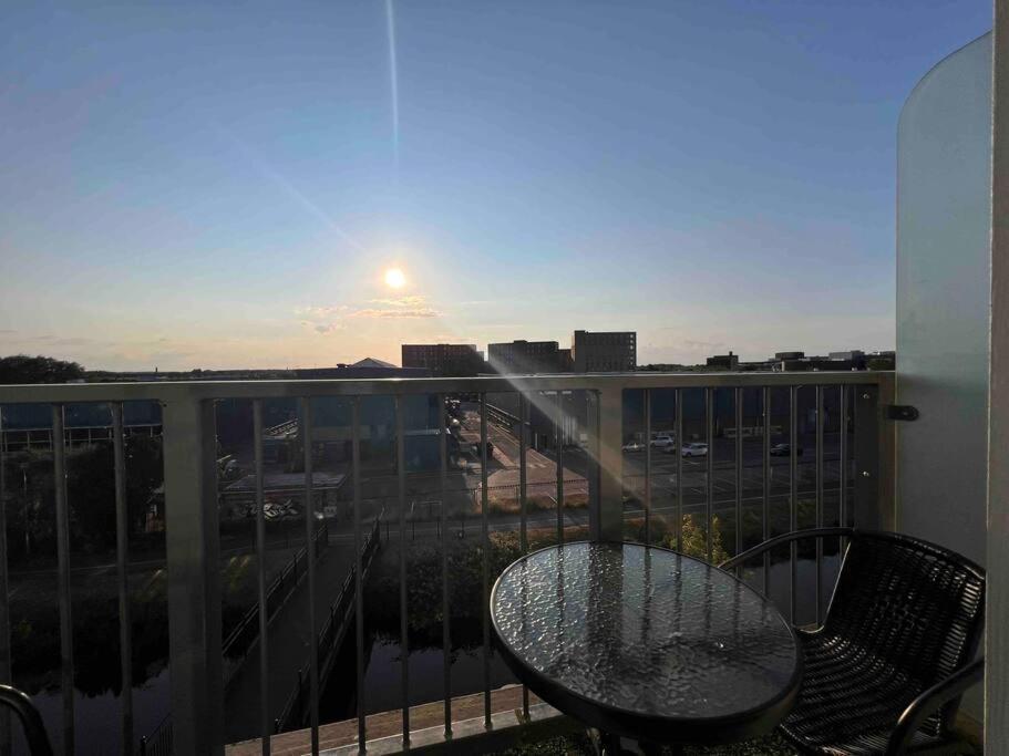 View Sleeps 4 Balcony Self Check-in Lincoln