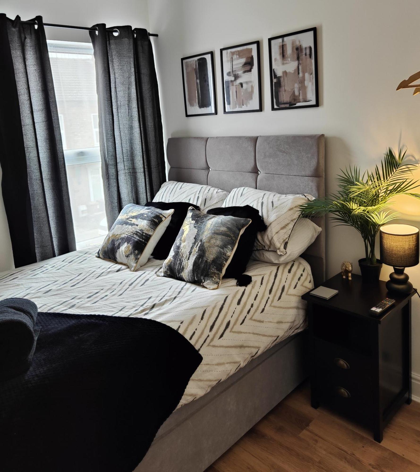 Stylish, Homely City Centre 3 Bed Property Sleeps 6 *