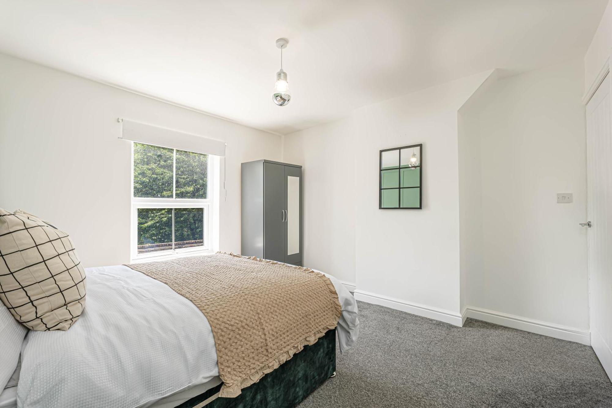 Charming 3-bedroom In Historic Ideal For Families Holiday home