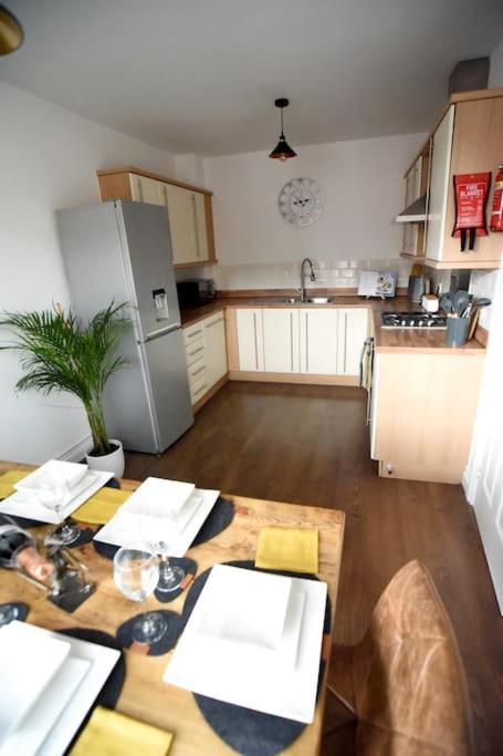 Holiday home Modern 4 Bed - - Parking *