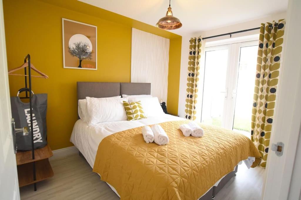 Modern 4 Bed - - Parking Holiday home Lincoln
