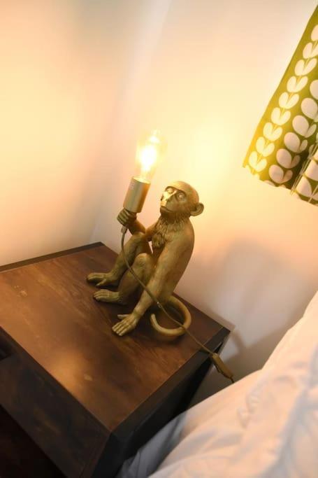 Modern 4 Bed - - Parking Holiday home *