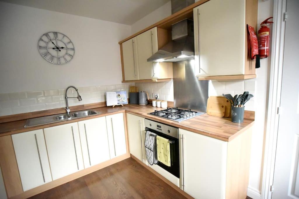Holiday home Modern 4 Bed - - Parking *
