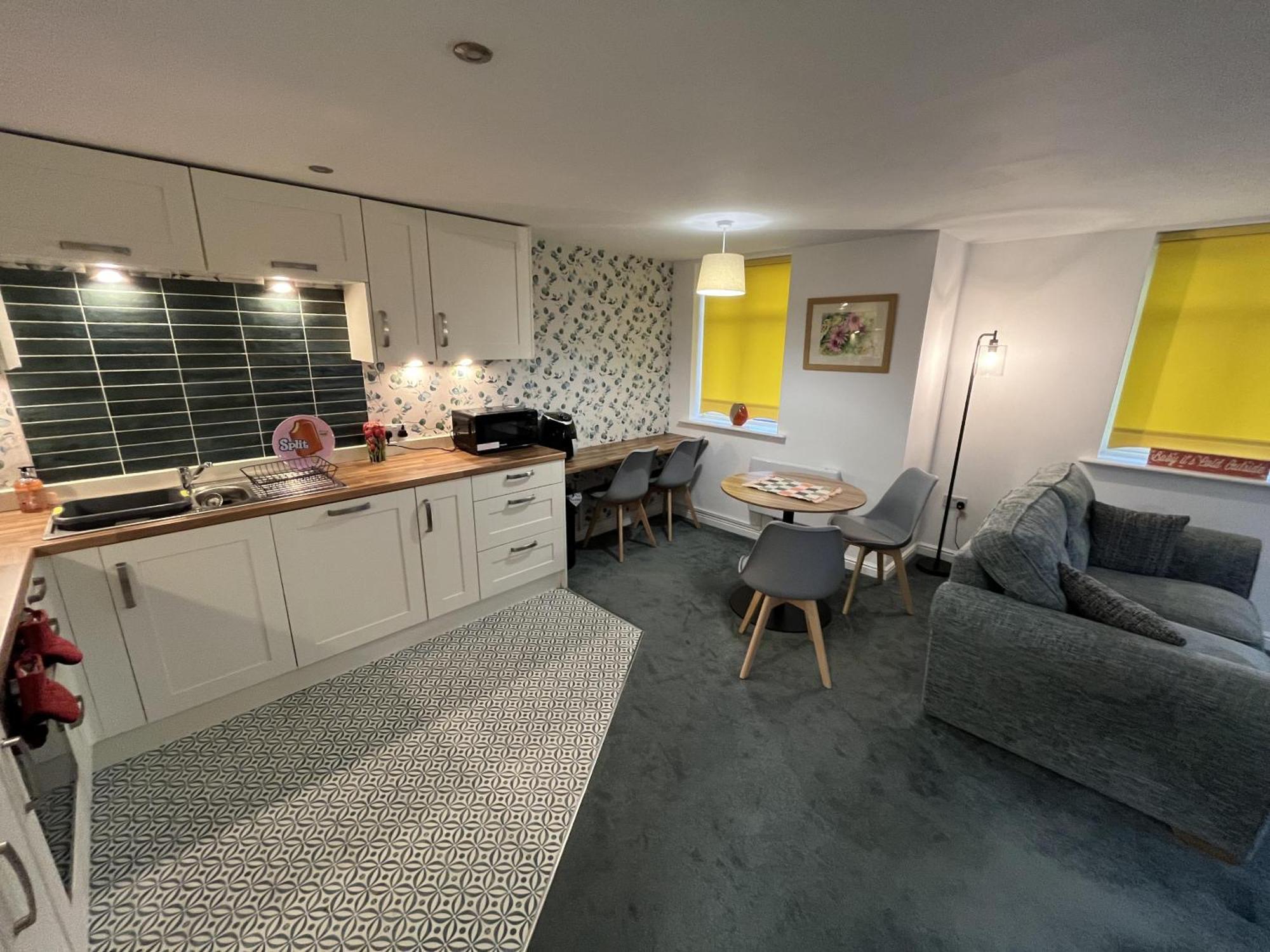 Beautiful 2-bed Near Centre *