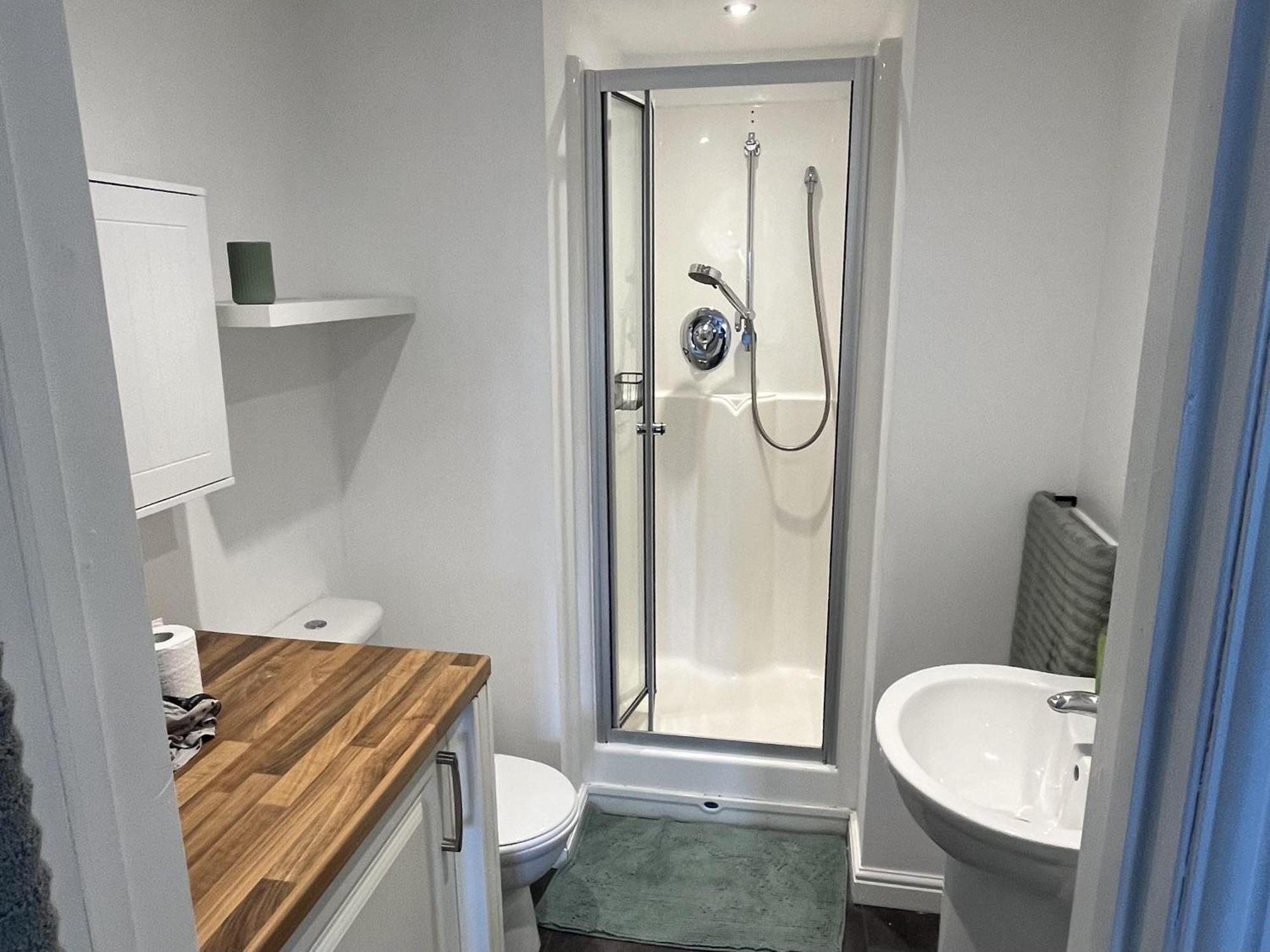 Beautiful 2-bed Near Centre *