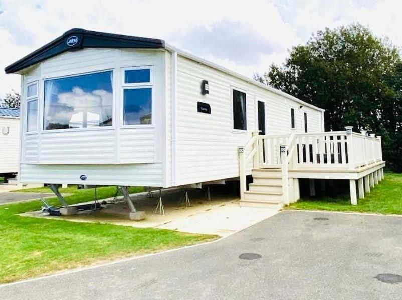 Caravansleeps6-hottub-garden-waterwonderland Holiday home *