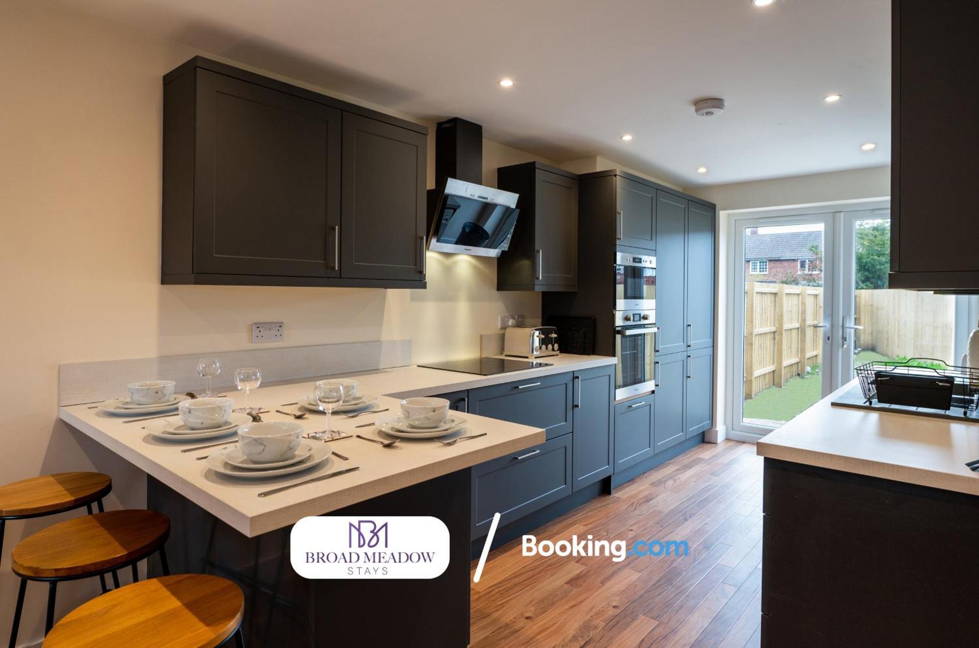 Broad Meadow Stays: Campbell House - New 2-bed Garden Retreat Holiday home *