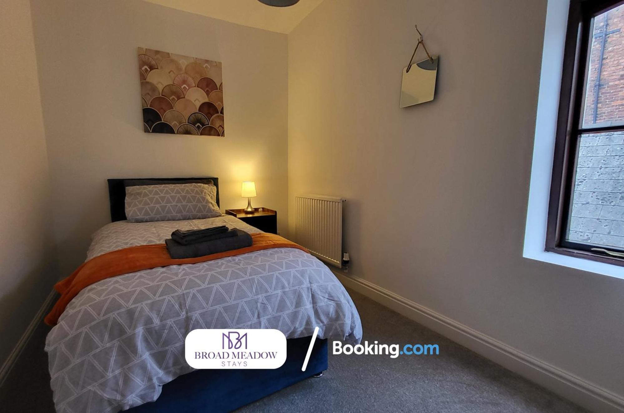 Broad Meadow Stays: 3-bed House With Parking In Holiday home Lincoln