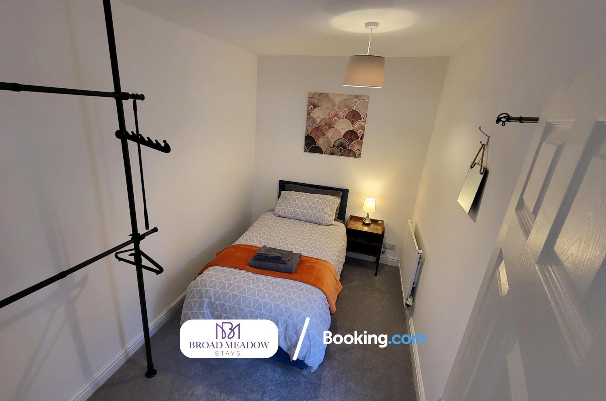 Broad Meadow Stays: 3-bed House With Parking In * Lincoln