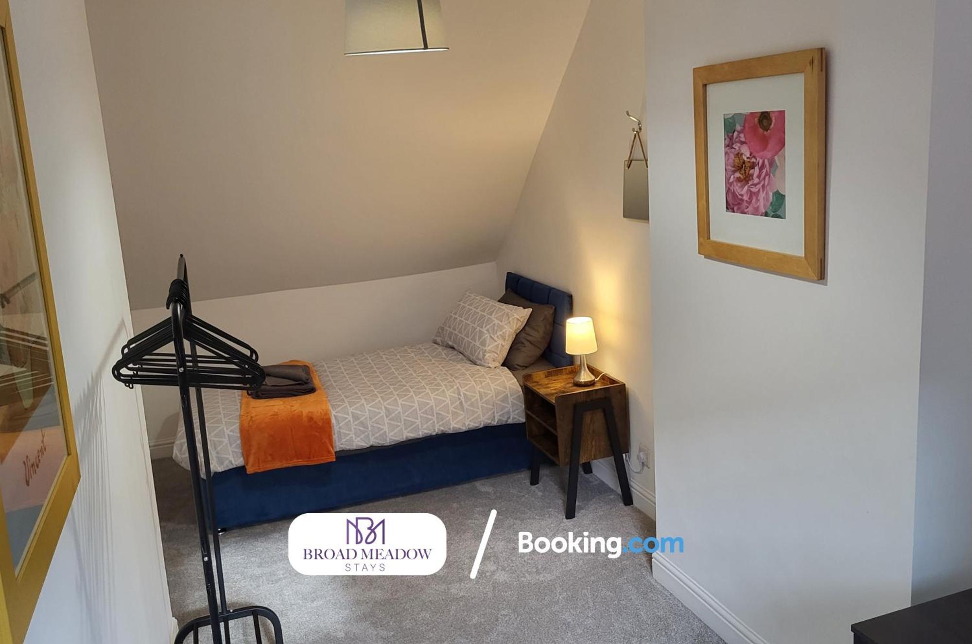 Holiday home Broad Meadow Stays: 3-bed House With Parking In *