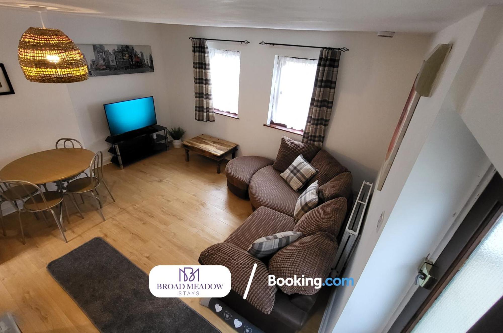 Holiday home Broad Meadow Stays: 3-bed House With Parking In