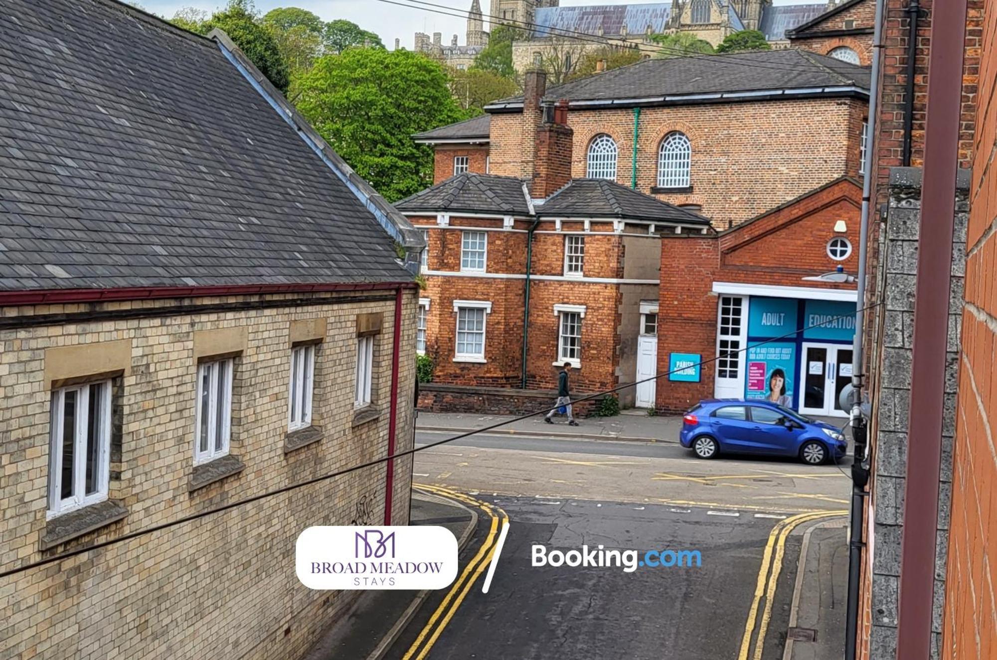Broad Meadow Stays: 3-bed House With Parking In