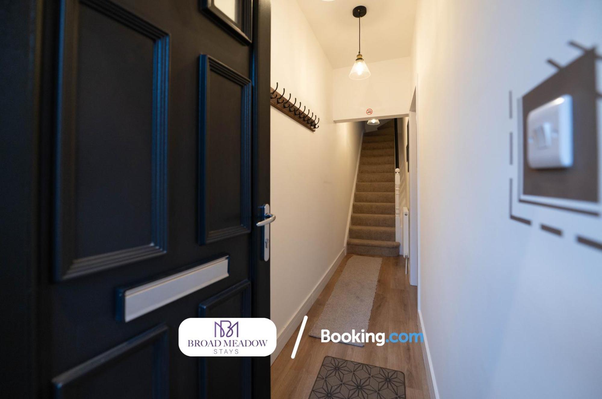 Holiday home Urban Escape L Last-minute Special L Sleeps 6 L 3-bed By Broad Meadow Stays, L Free Wi-fi L Monks *