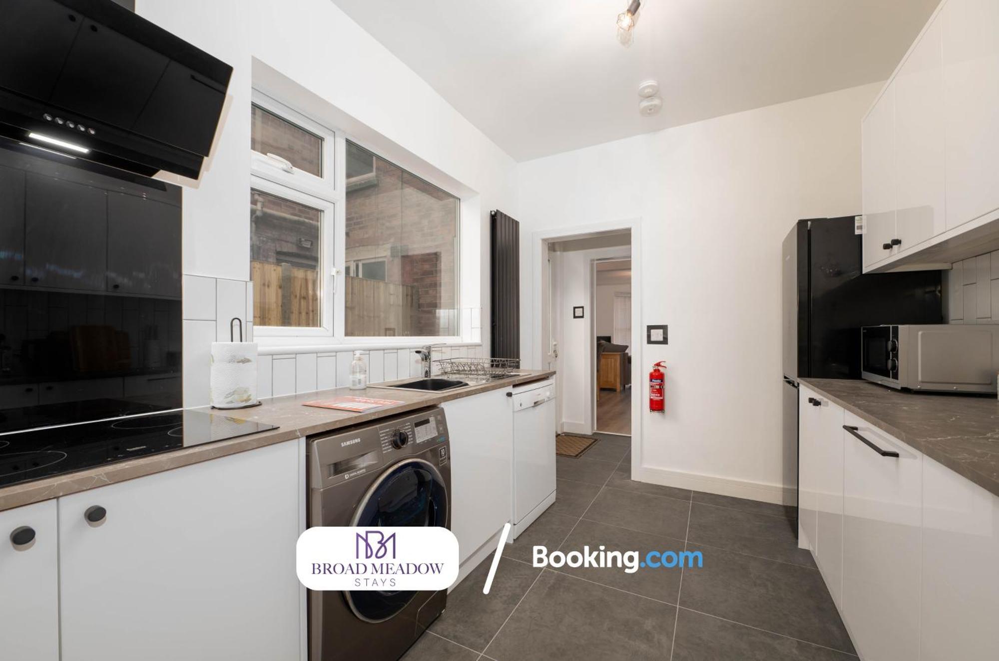 Holiday home Urban Escape L Last-minute Special L Sleeps 6 L 3-bed By Broad Meadow Stays, L Free Wi-fi L Monks *