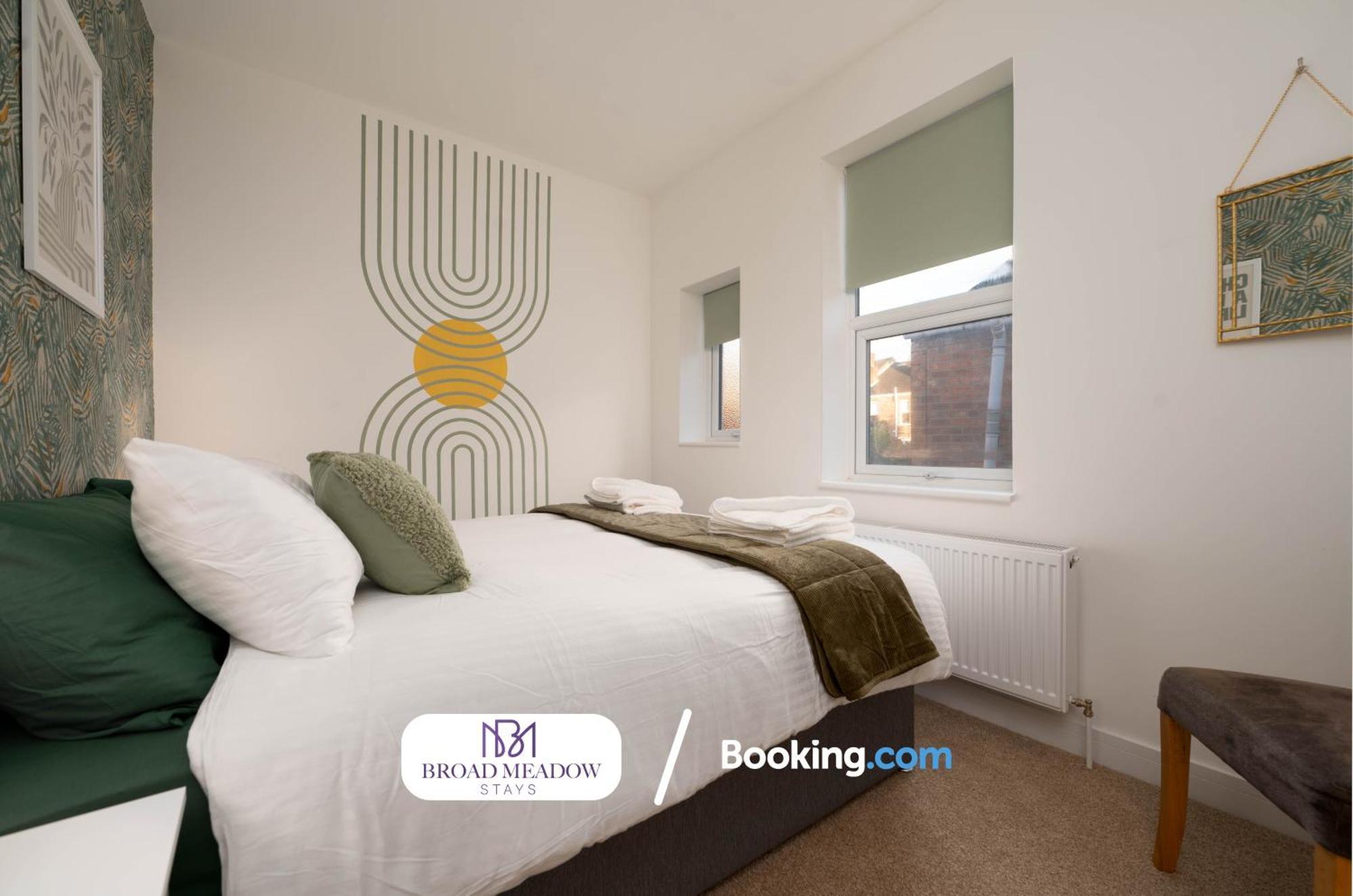 Holiday home Urban Escape L Last-minute Special L Sleeps 6 L 3-bed By Broad Meadow Stays, L Free Wi-fi L Monks *