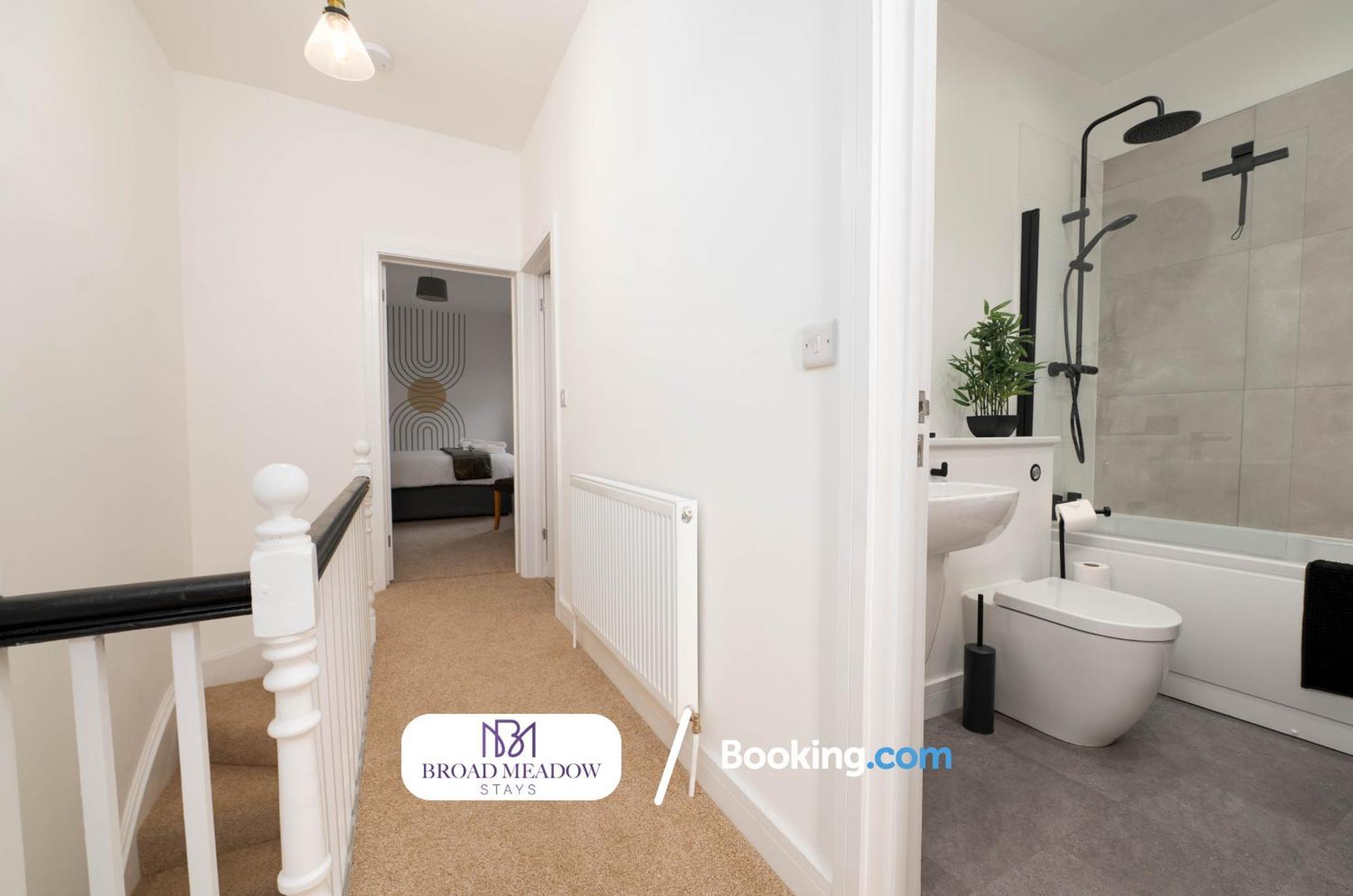 Urban Escape L Last-minute Special L Sleeps 6 L 3-bed By Broad Meadow Stays, L Free Wi-fi L Monks