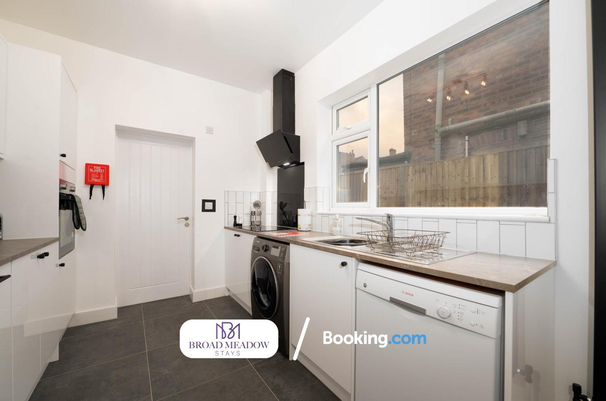 Urban Escape L Last-minute Special L Sleeps 6 L 3-bed By Broad Meadow Stays, L Free Wi-fi L Monks *