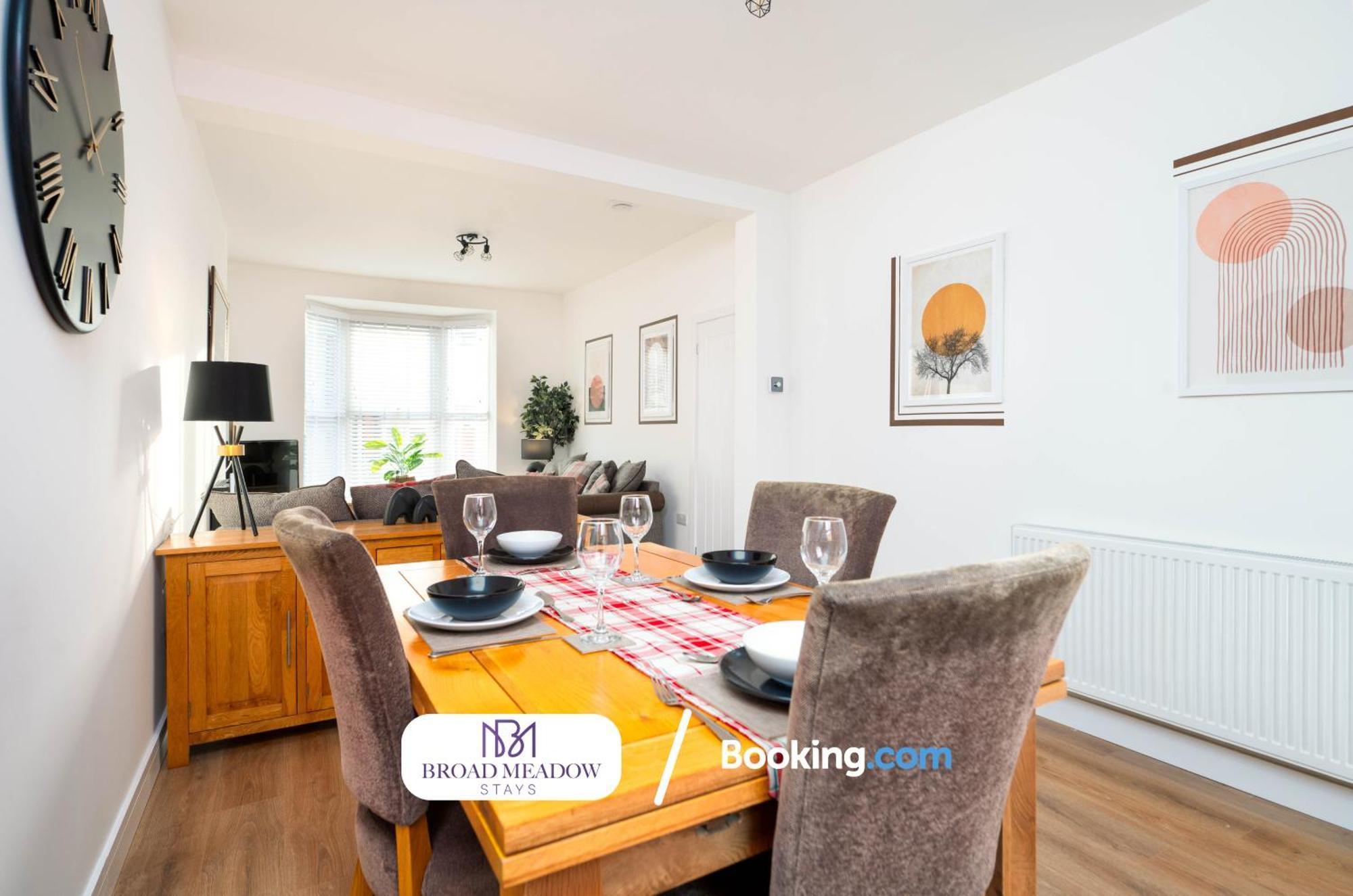 Holiday home Urban Escape L Last-minute Special L Sleeps 6 L 3-bed By Broad Meadow Stays, L Free Wi-fi L Monks