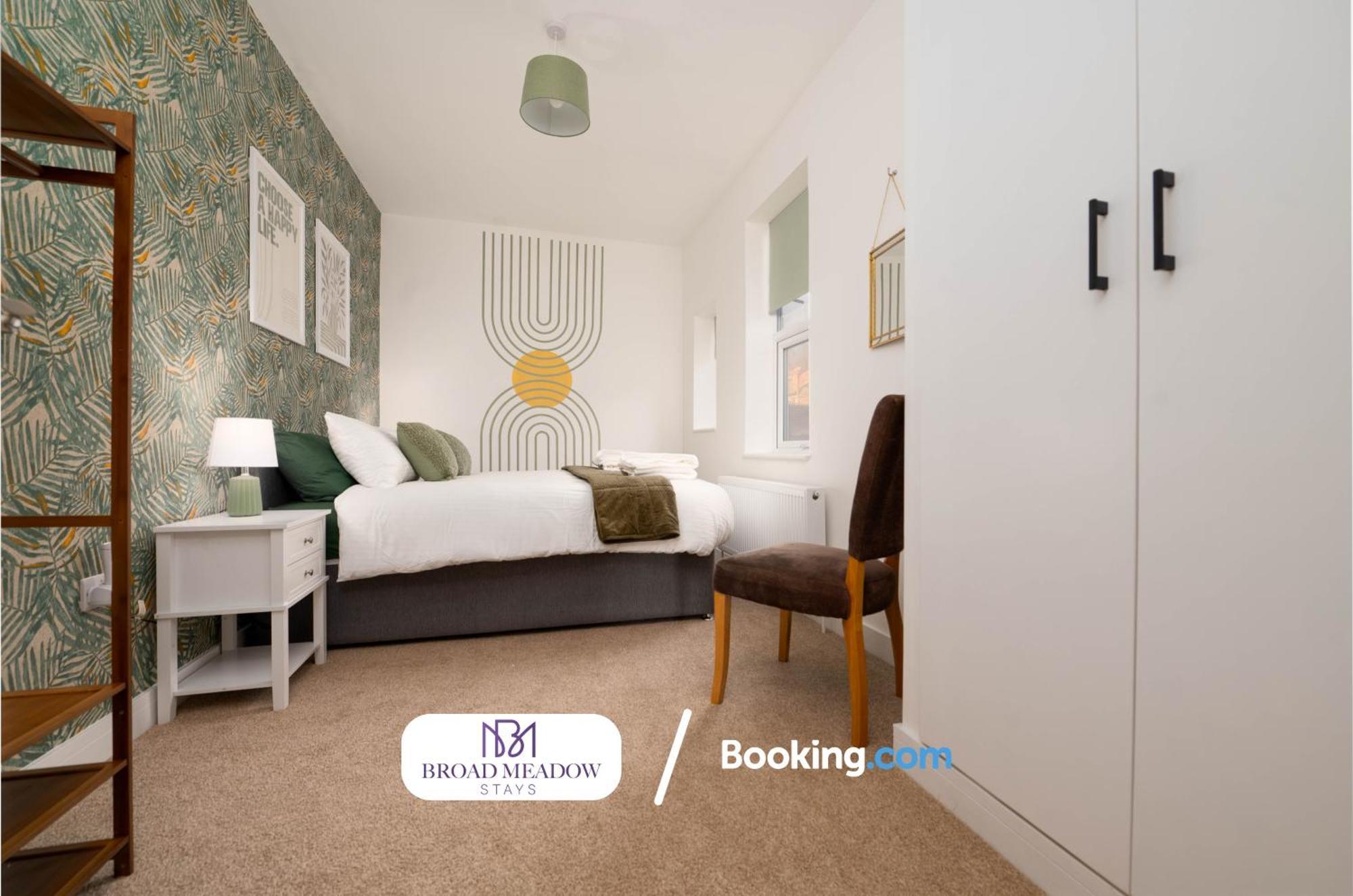 Holiday home Urban Escape L Last-minute Special L Sleeps 6 L 3-bed By Broad Meadow Stays, L Free Wi-fi L Monks *