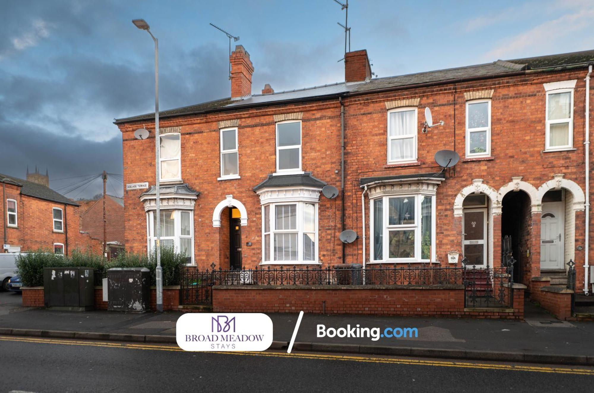 Holiday home Urban Escape L Last-minute Special L Sleeps 6 L 3-bed By Broad Meadow Stays, L Free Wi-fi L Monks *