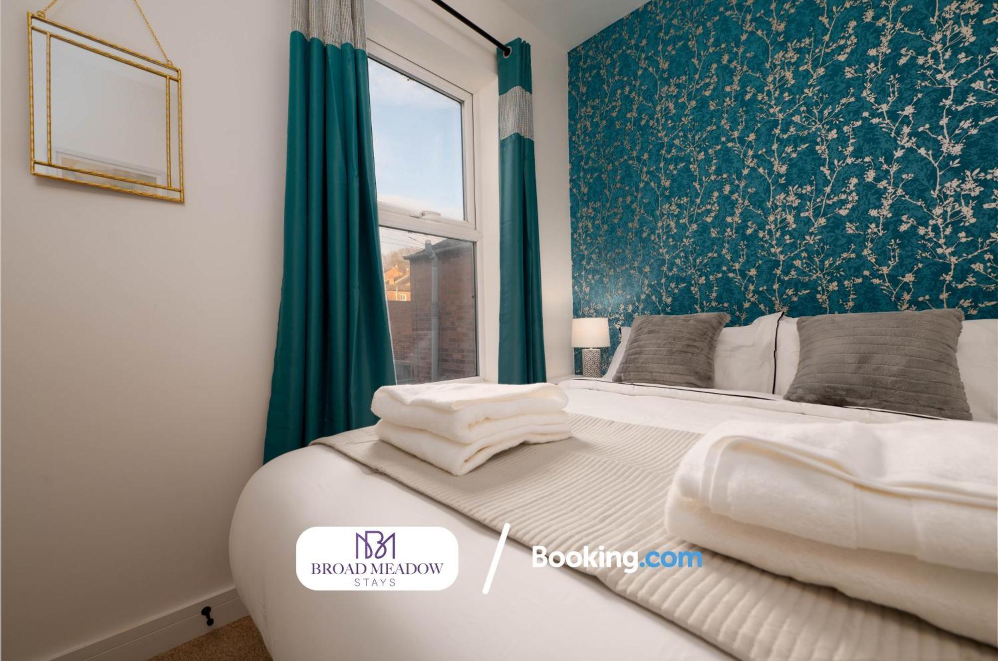 Holiday home Urban Escape L Last-minute Special L Sleeps 6 L 3-bed By Broad Meadow Stays, L Free Wi-fi L Monks