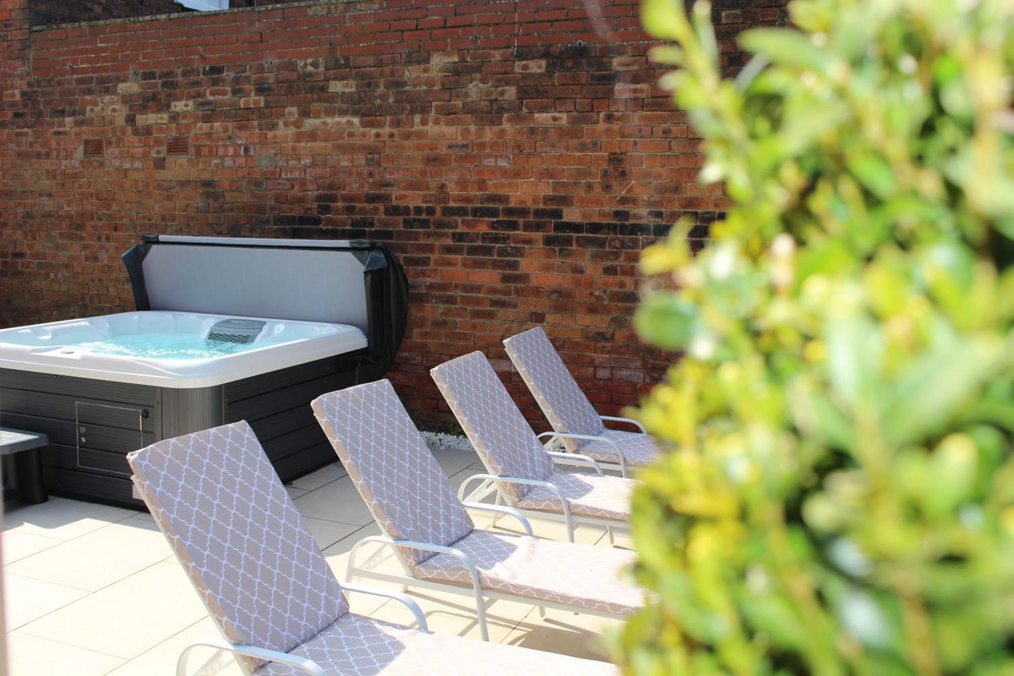 Our House Collective - Luxury In Centre, Hot Tub, Sleeps 16 Casa de férias