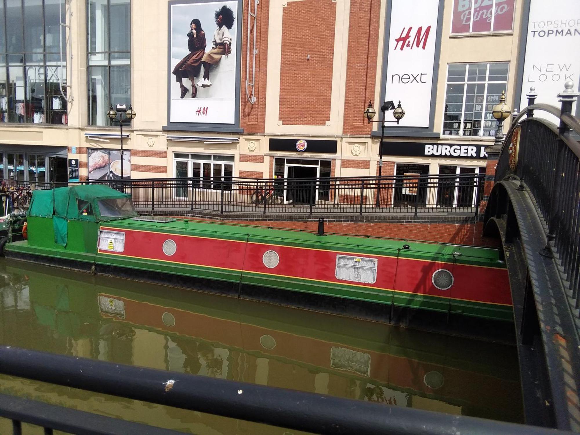 Rosie And Jim Retreat Town Centre With A Hot Tub *