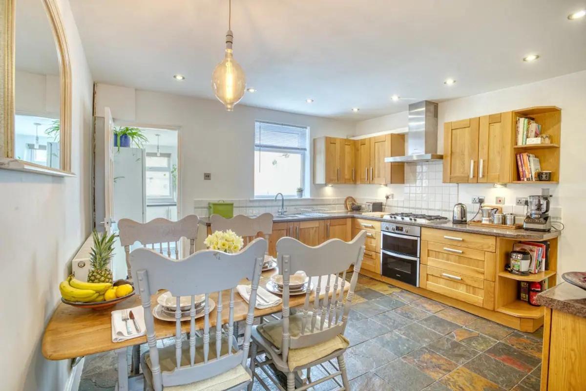 Cosy Town House Near The Castle Pass The Keys