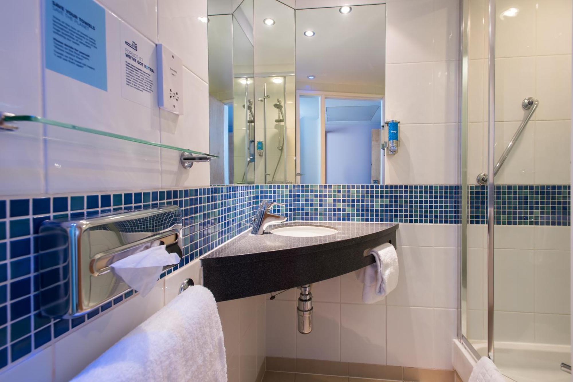 Express Centre By Ihg Hotel 3*