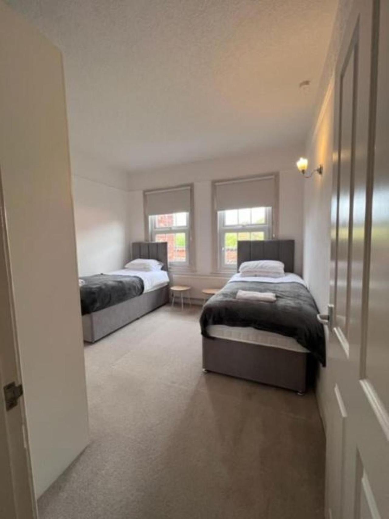 Cathedral View-2 Br-parking-ideal For Contractors *