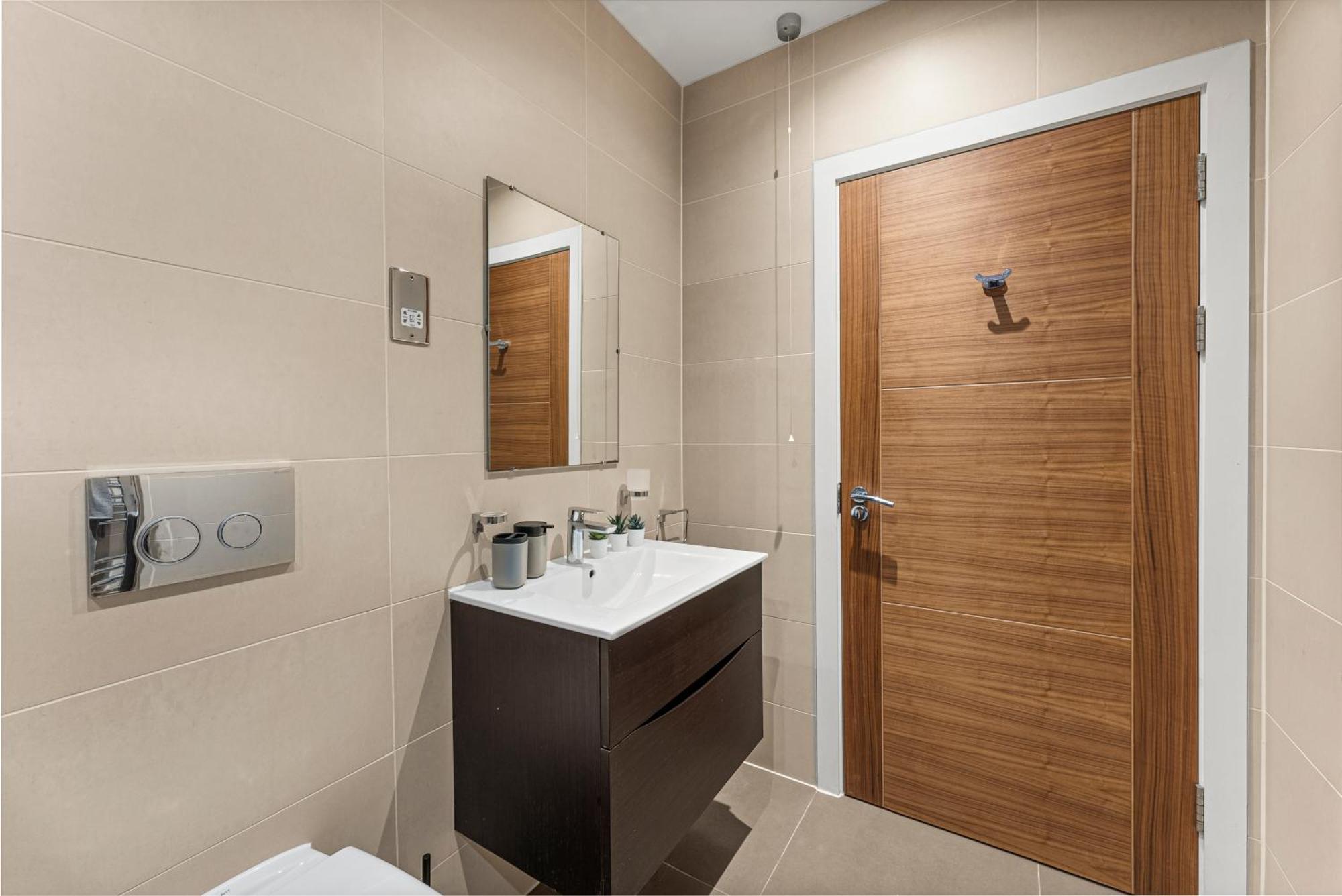 Designer Apartment In Central Lincoln - Sleeps 8 Apartment