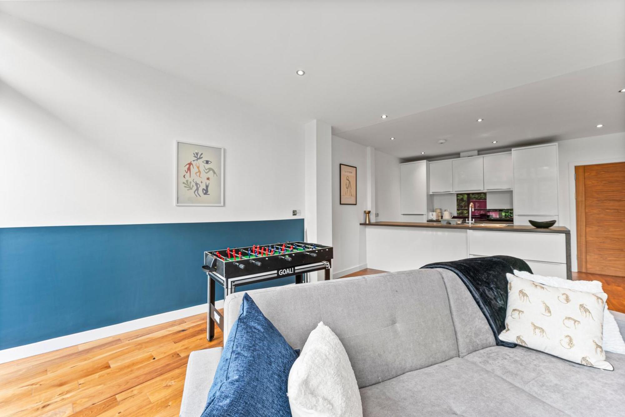 Apartment Designer Apartment In Central Lincoln - Sleeps 8