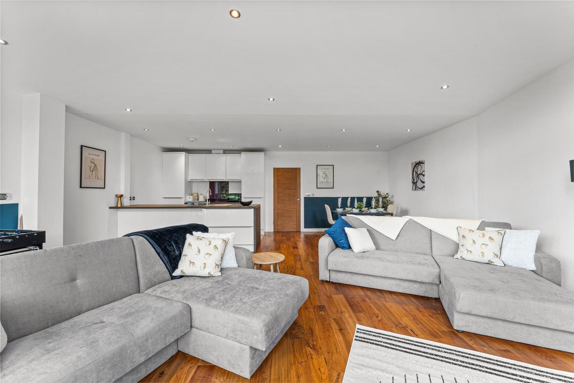 Designer Apartment In Central Lincoln - Sleeps 8 Apartment