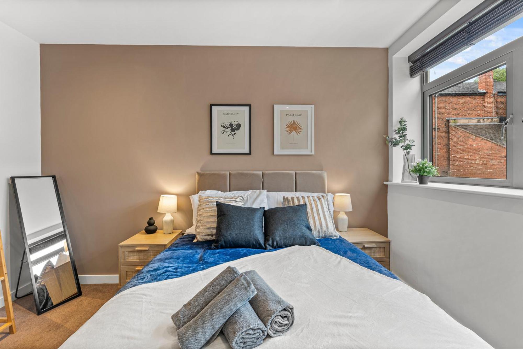 Designer Apartment In Central Lincoln - Sleeps 8 *