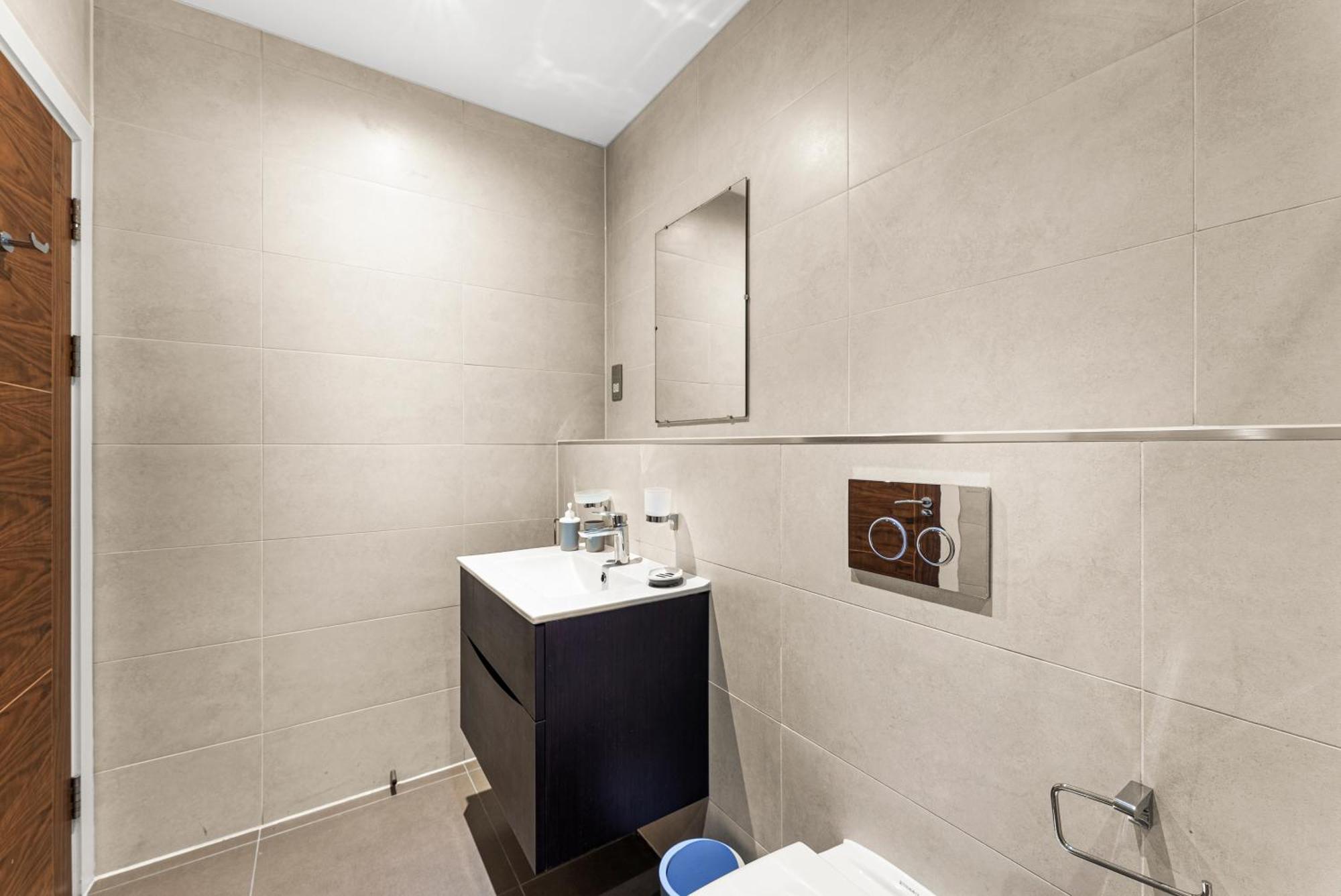 Apartment Designer Apartment In Central Lincoln - Sleeps 8