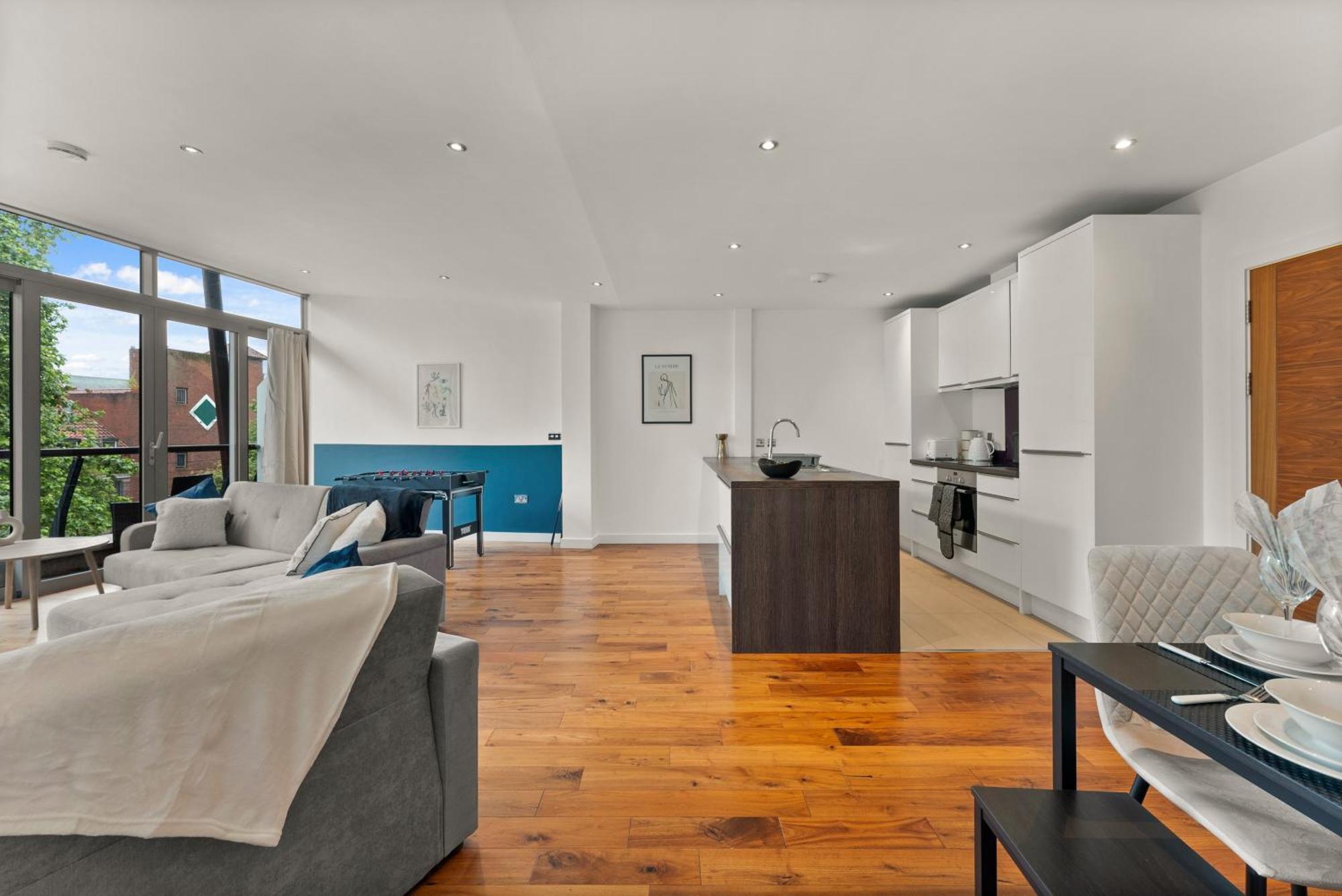 Apartment Designer Apartment In Central Lincoln - Sleeps 8 *