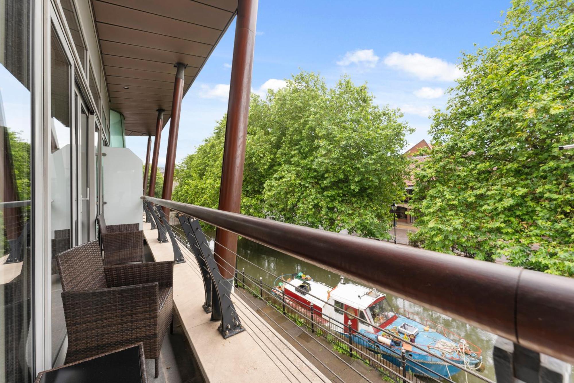 Designer Apartment In Central Lincoln - Sleeps 8 * Lincoln