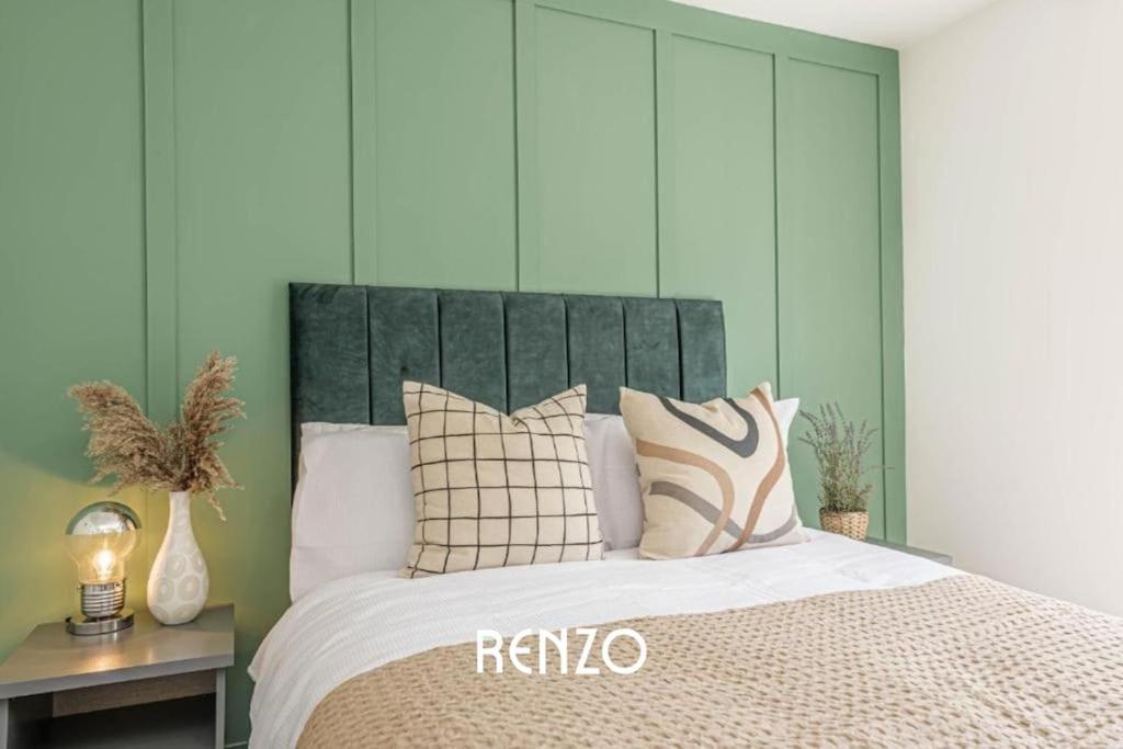 Apartment Cosy And Lovely 3-bed In By Renzo, Free Wi-fi, Sleeps 8! Lincoln